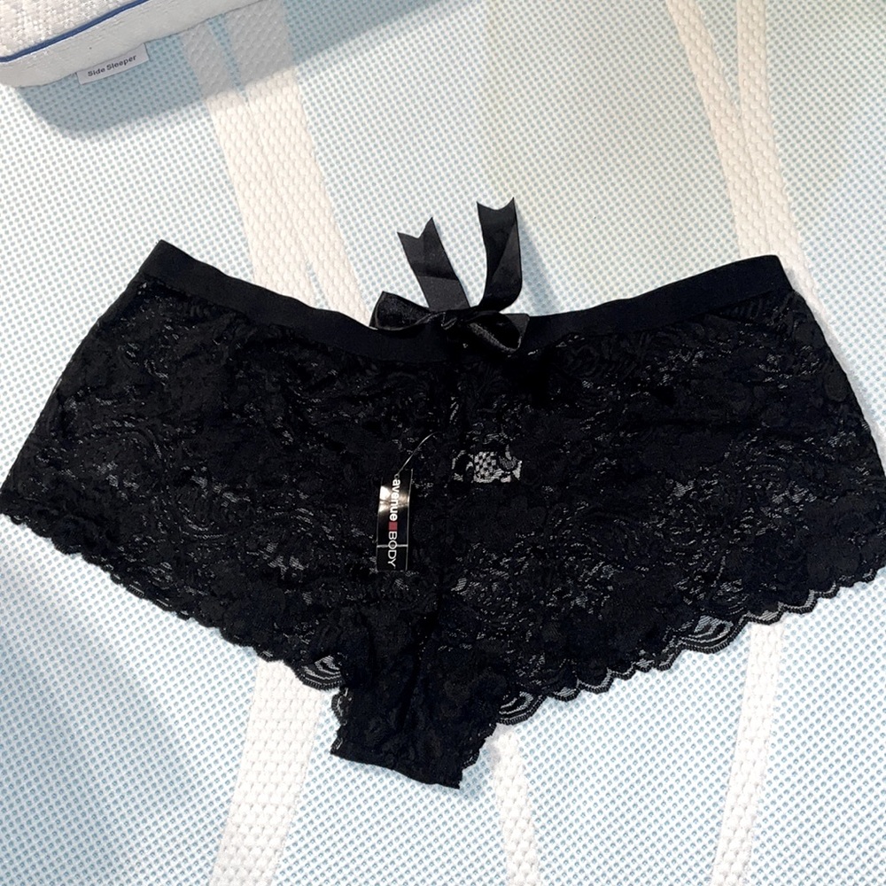 Beautiful Wide Cheeky Bow back short panties 18-20 NWT Vintage